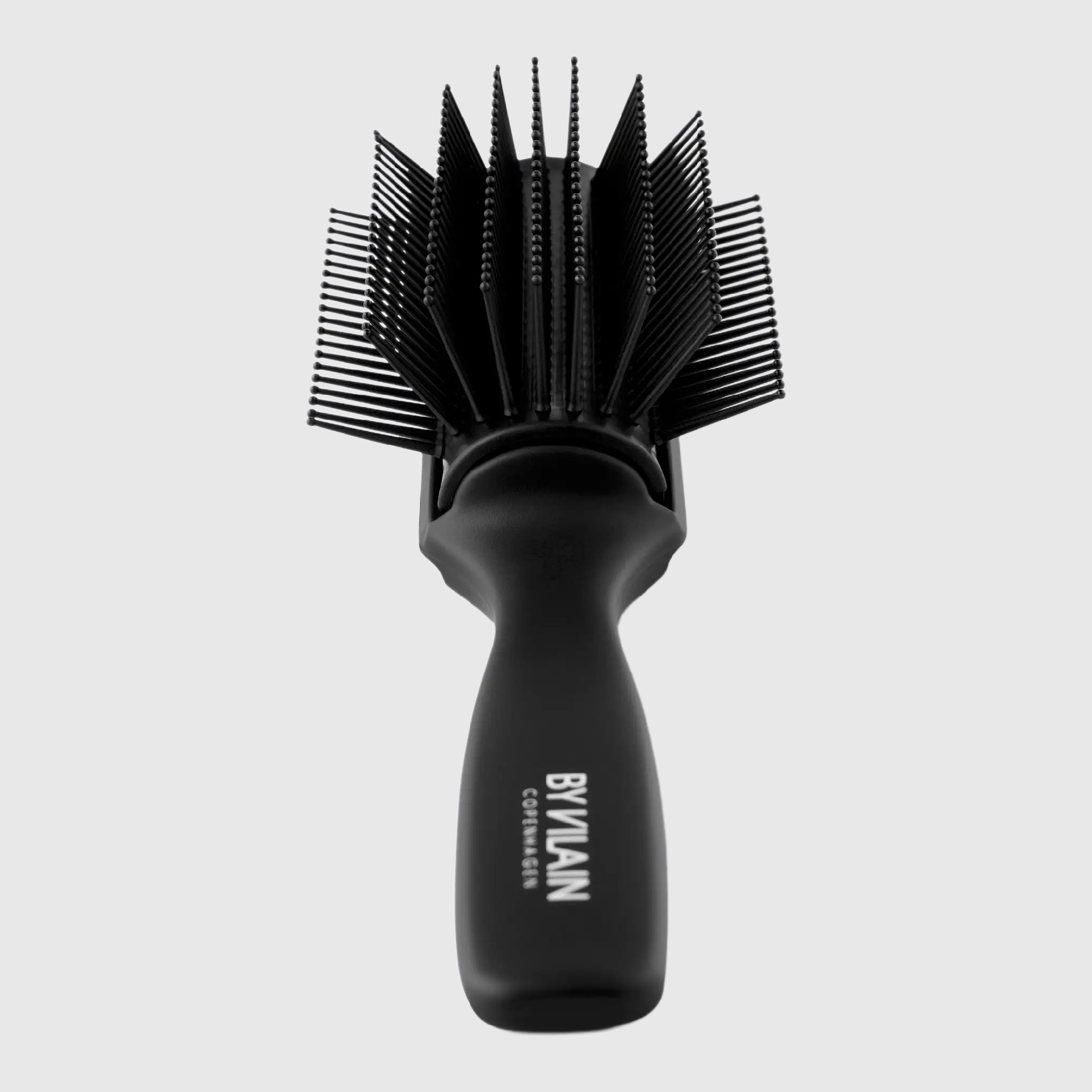 By Vilain 9 Row Brush